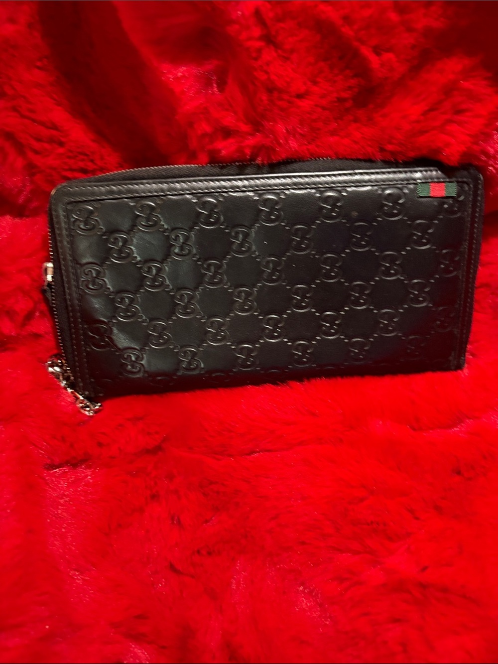Black Gucci embossed leather Zip-Around Wallet with Signature Pattern